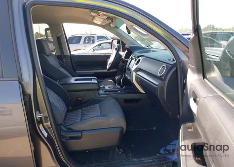 2018 Toyota Tundra Sr5 5.7L V8 z USA, uszkodzony, nr VIN 5TFDY5F18JX742338